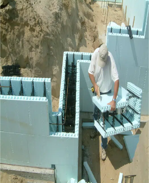 Pose de panneaux coffrage isolant ICF sur mesure, Mont-Tremblant Laurentides